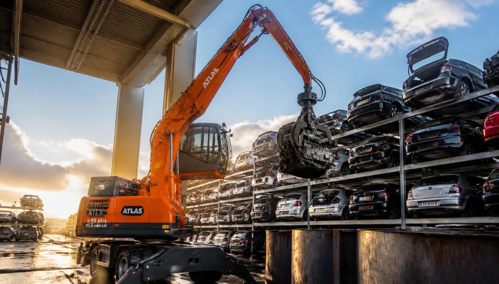 Vehicle recycling yard with a material handler at work